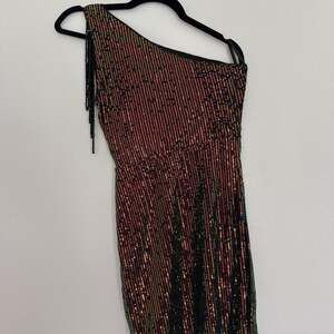 Shooting Stars One-Shoulder Sequin Dress Black